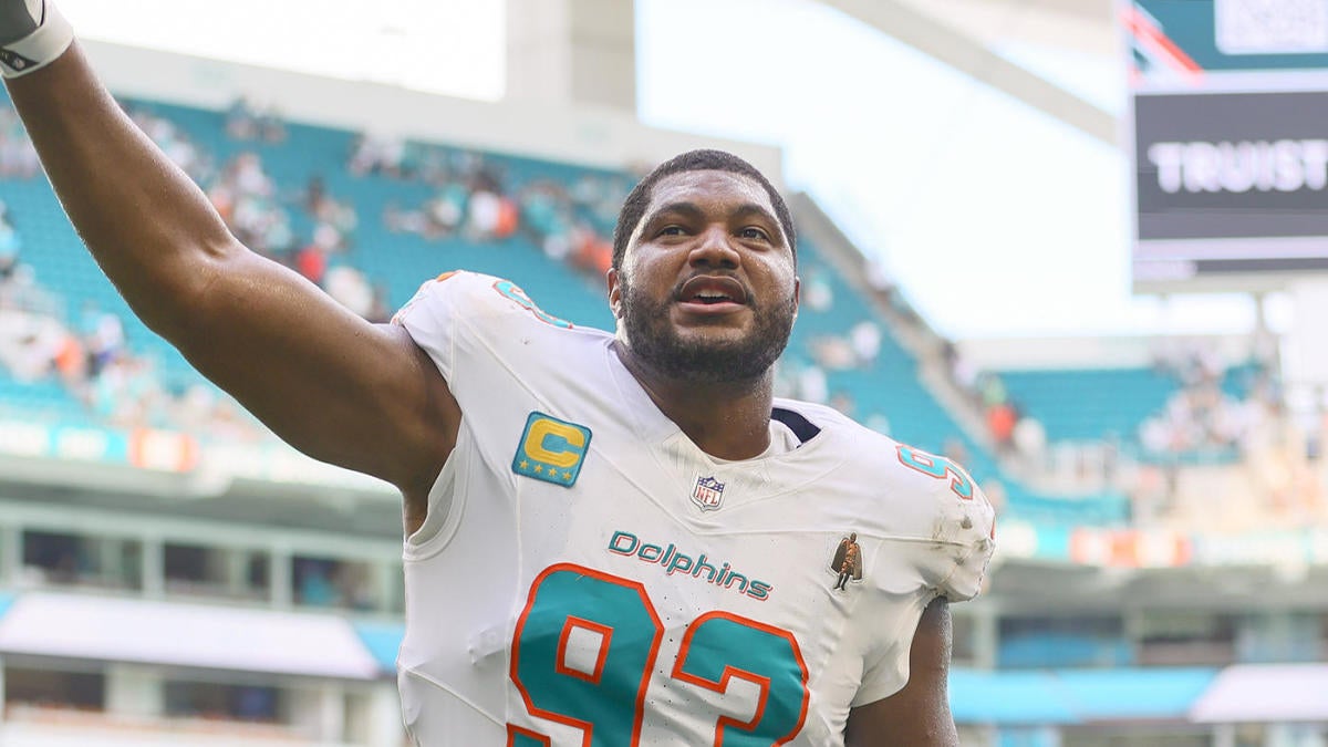 Tyreek Hill detained: Dolphins' Calais Campbell says he got handcuffed trying to 'deescalate' pregame incident Tyreek Hill detained: Dolphins' Calais Campbell says he got handcuffed trying to 'deescalate' pregame incident