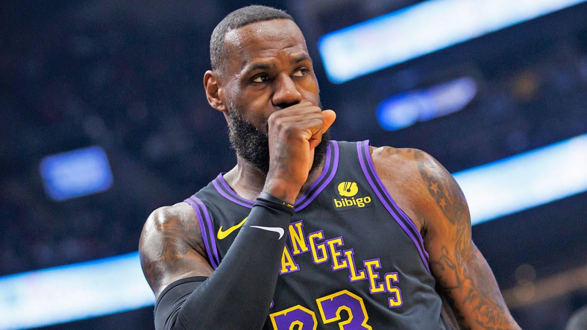 LeBron James akan melewatkan pertandingan pembuka pramusim Lakers untuk ‘beristirahat’ tetapi diperkirakan akan bermain akhir pekan ini