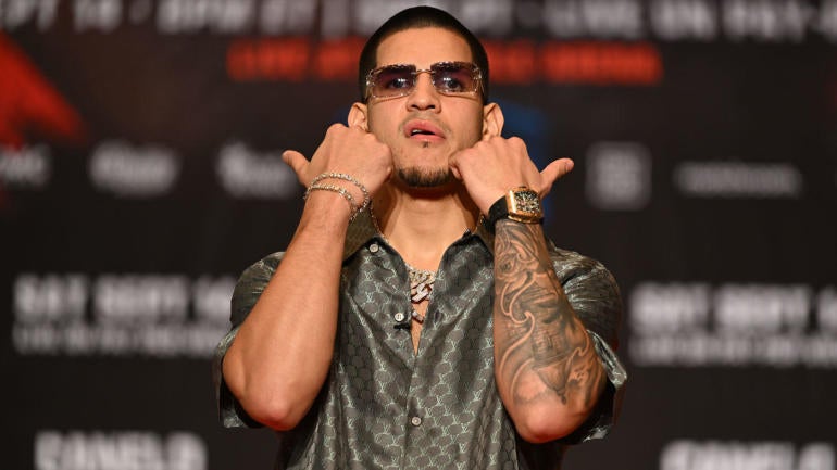 edgar-berlanga-pose.jpg