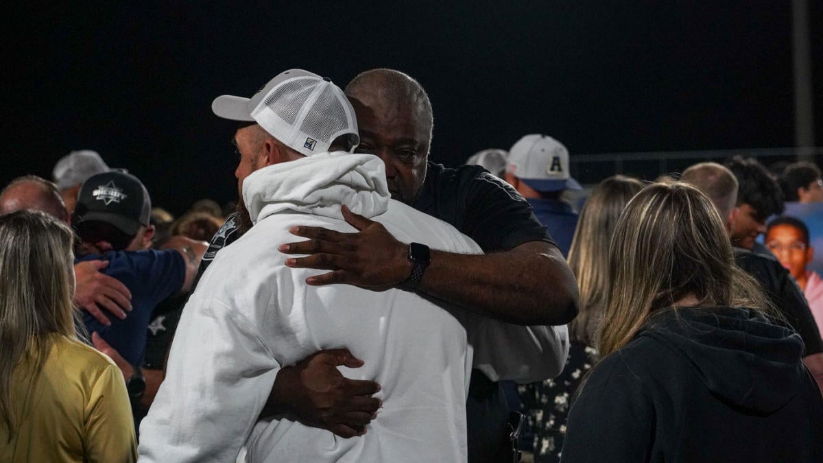 Atlanta Falcons host Apalachee High School football team at practice one week after school shooting - CBSSports.com