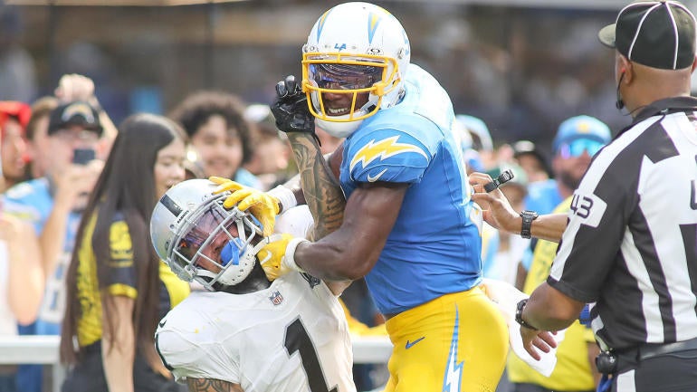 chargers-raiders-fight-g.jpg