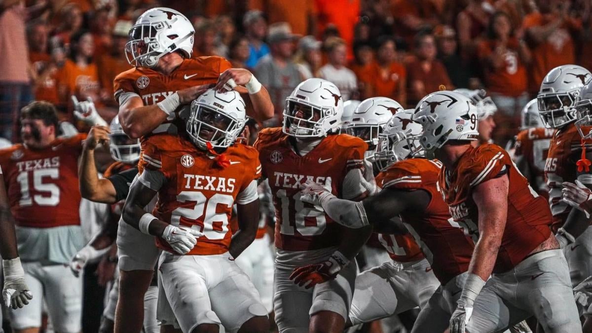 AP Top 25 poll: Texas No. 1 for first time since 2008, Miami jumps Penn State in college football rankings