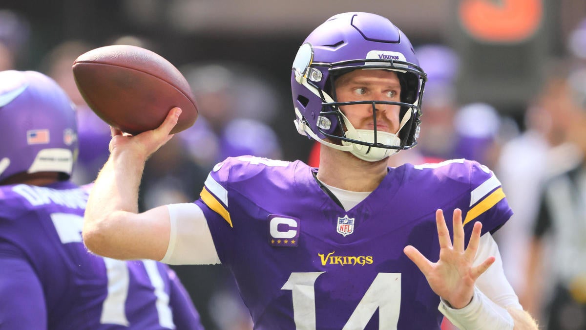 Vikings' Sam Darnold to undergo MRI for knee injury suffered in Week 3 win vs. Texans, per report - CBSSports.com