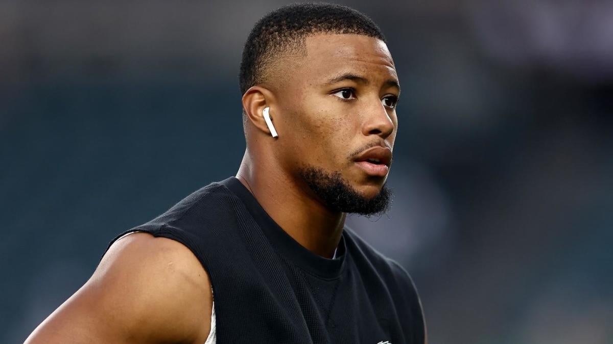 Saquon Barkley addresses drop that started Eagles meltdown vs. Falcons; Jalen Hurts consoles RB in locker room