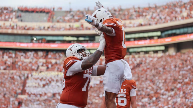 texas-players-celebrate.jpg
