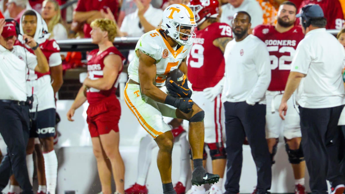 AP Top 25 Poll: Tennessee jumps into top five of college football rankings after SEC road win vs. Oklahoma