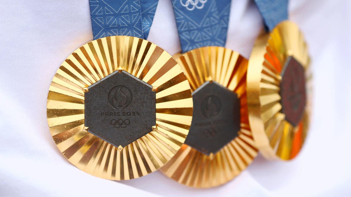 Hungarian fencer offers to leave his stolen Olympic gold medal to the ...