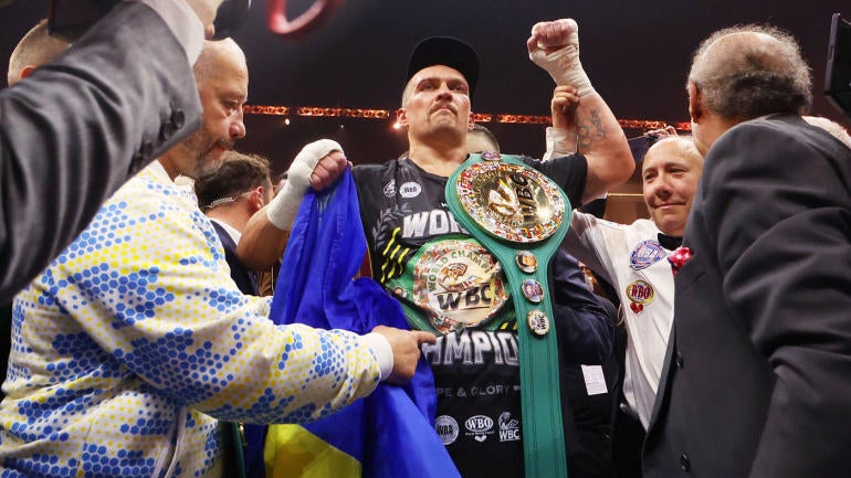 oleksandr-usyk-belt-raised-fist.jpg