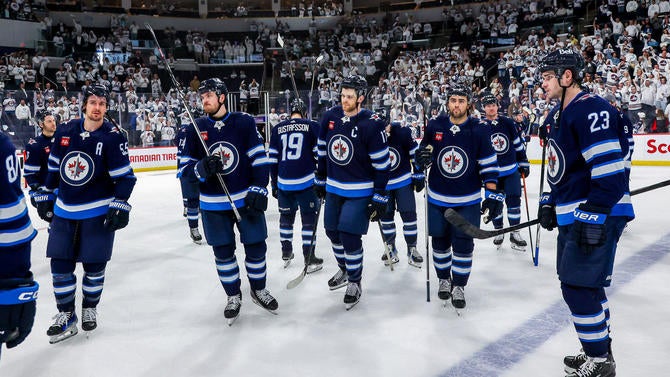 winnipeg-jets-team.jpg