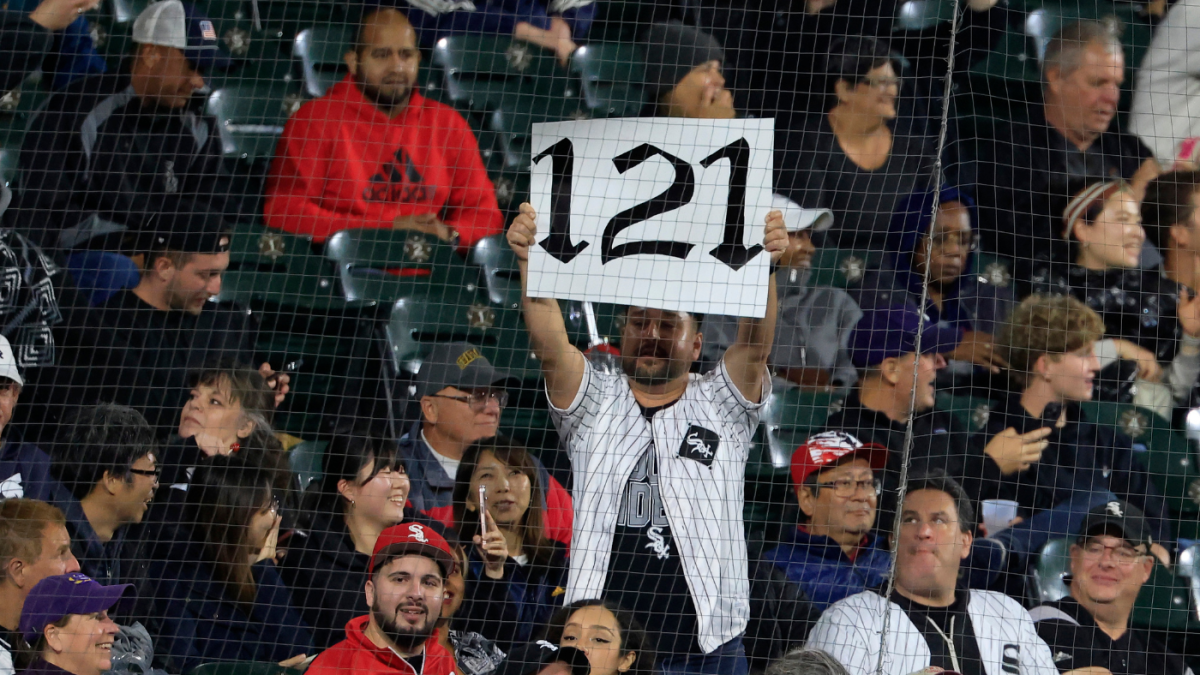 White Sox set record for worst MLB season in modern history with 121