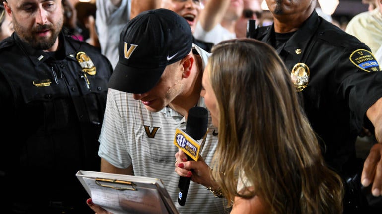 NCAA Football: Alabama at Vanderbilt