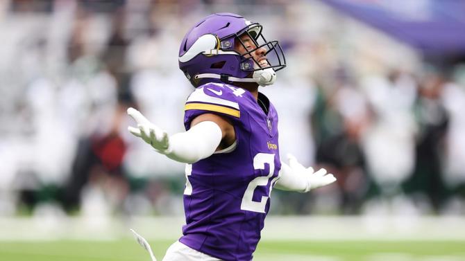 gettyimages-2177091611-camryn-bynum-vikings-int-1q-2024-1400.jpg