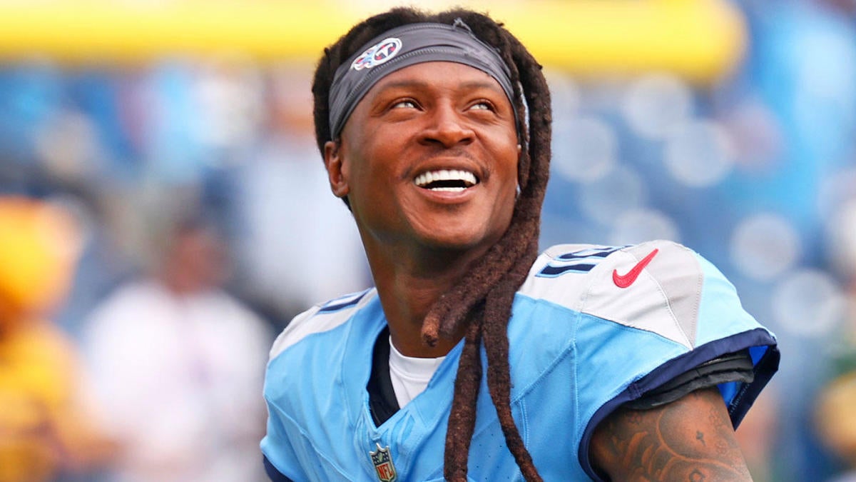 Chiefs acquiring WR DeAndre Hopkins from Titans; Patrick Mahomes gets another new weapon Chiefs acquiring WR DeAndre Hopkins from Titans; Patrick Mahomes gets another new weapon