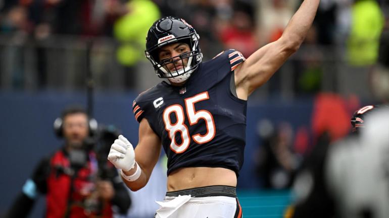 gettyimages-2178218787-cole-kmet-bears-te-td-2q-2024-london-1400.jpg