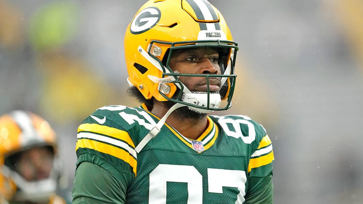 https://sportshub.cbsistatic.com/i/r/2024/10/13/68f12ea6-4509-4749-9b0f-e796636f4da7/thumbnail/1200x675/0ec6819e2b203820f7c03d9dd80d175b/getty-romeo-doubs-packers-pregame.jpg