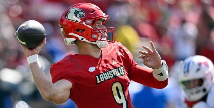 tyler-shough-louisville-usatsi.jpg