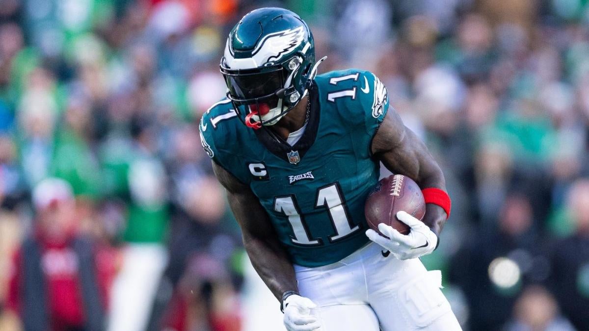 Week 8 NFL player props, QB, RB, WR betting picks, AI prop predictions: A.J. Brown over 5.5 receptions