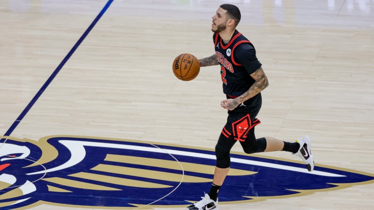Bulls Lonzo Ball looks like himself again in first regular season action in over 1 000 days CBSSports