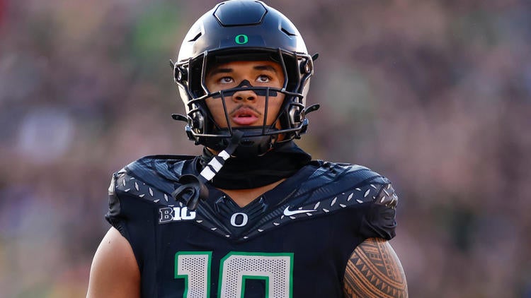 As the Uiagaleleis Turn: Meet Matayo, DJ's younger brother and Oregon's  newest pass-rushing star - CBSSports.com