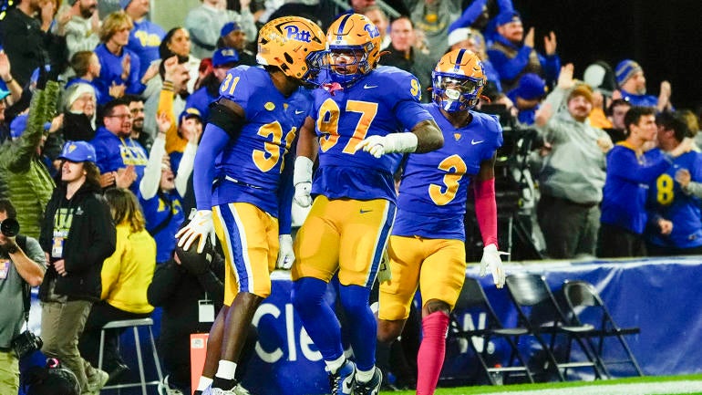 COLLEGE FOOTBALL: OCT 24 Syracuse at Pitt