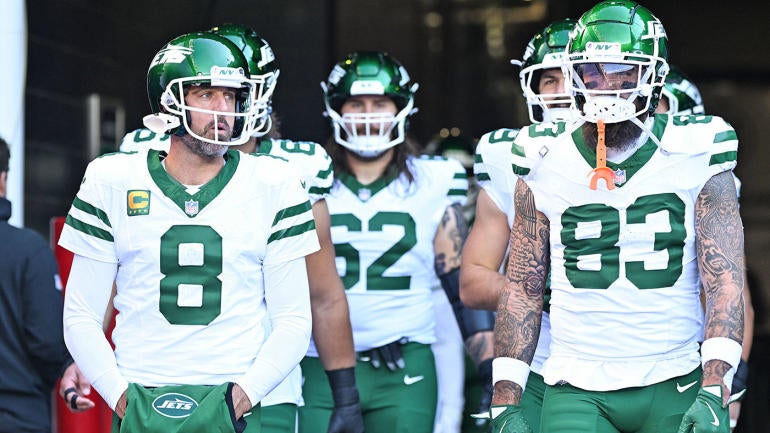 getty-aaron-rodgers-tyler-conklin-jets.jpg