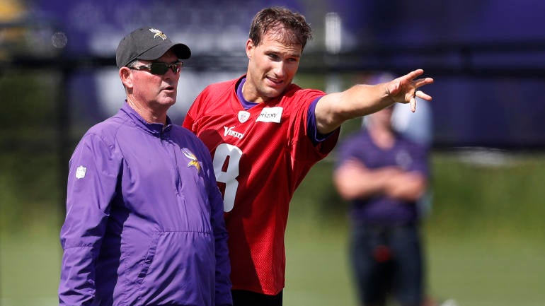 Minnesota Vikings head coach Mike Zimmer left and  quarterback Kirk Cousins (8) went over a play during Minnesota Vikings training camp at TCO Performance center Saturday July 28, 2018 in Eagan, MN. ]  JERRY HOLT ‚Ä¢ jerry.holt@startribune.com