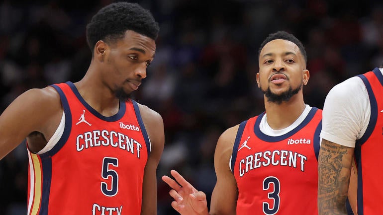 herb-jones-cj-mccollum-pelicans-g.jpg