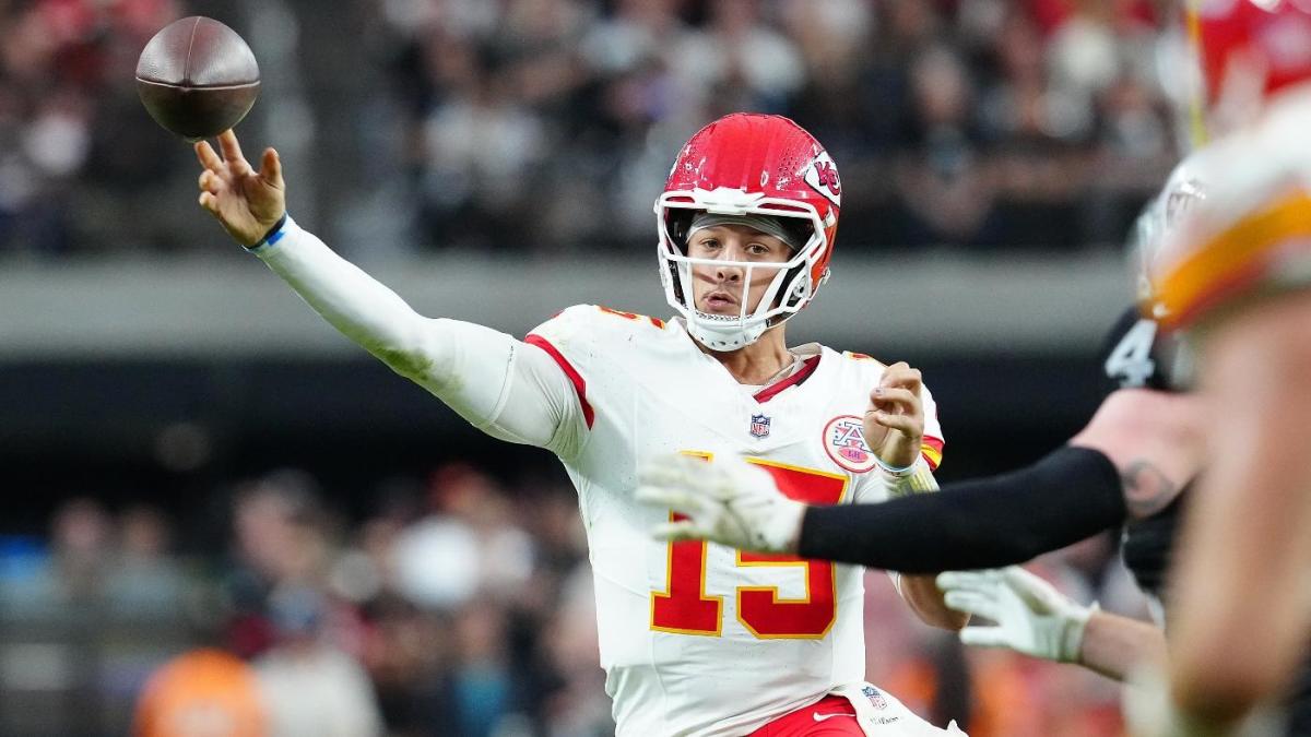 2025 Super Bowl score prediction, Chiefs vs. Eagles picks: Model generates exact score from 10,000 simulations