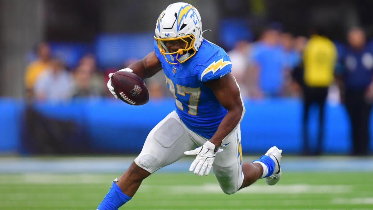 https://sportshub.cbsistatic.com/i/r/2024/11/11/c5a12d00-c824-4d1b-801a-e5521eb70cca/thumbnail/1200x675/57109926673b36fc1e8088979edcf10f/j-k-dobbins-los-angeles-chargers-usatsi-1.jpg