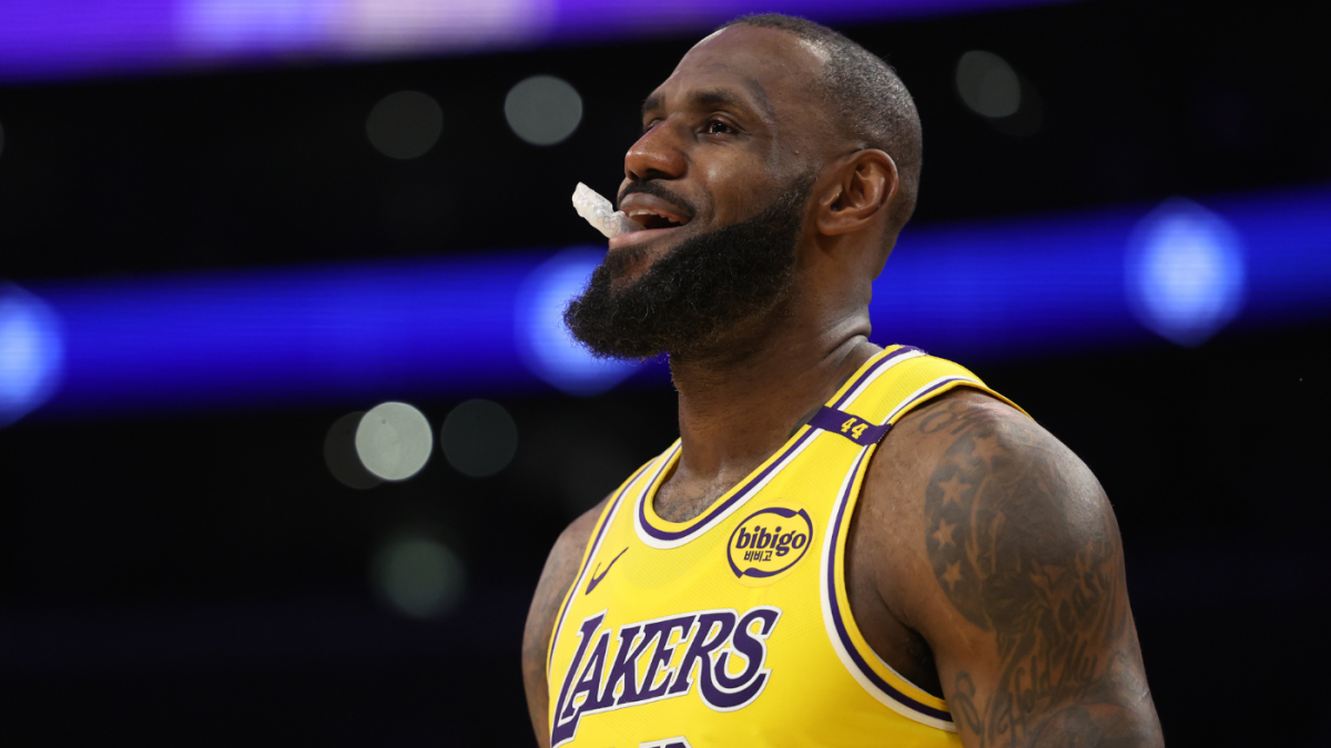 LeBron James records third consecutive triple-double, breaks his own record as Lakers beat Grizzlies - CBSSports.com