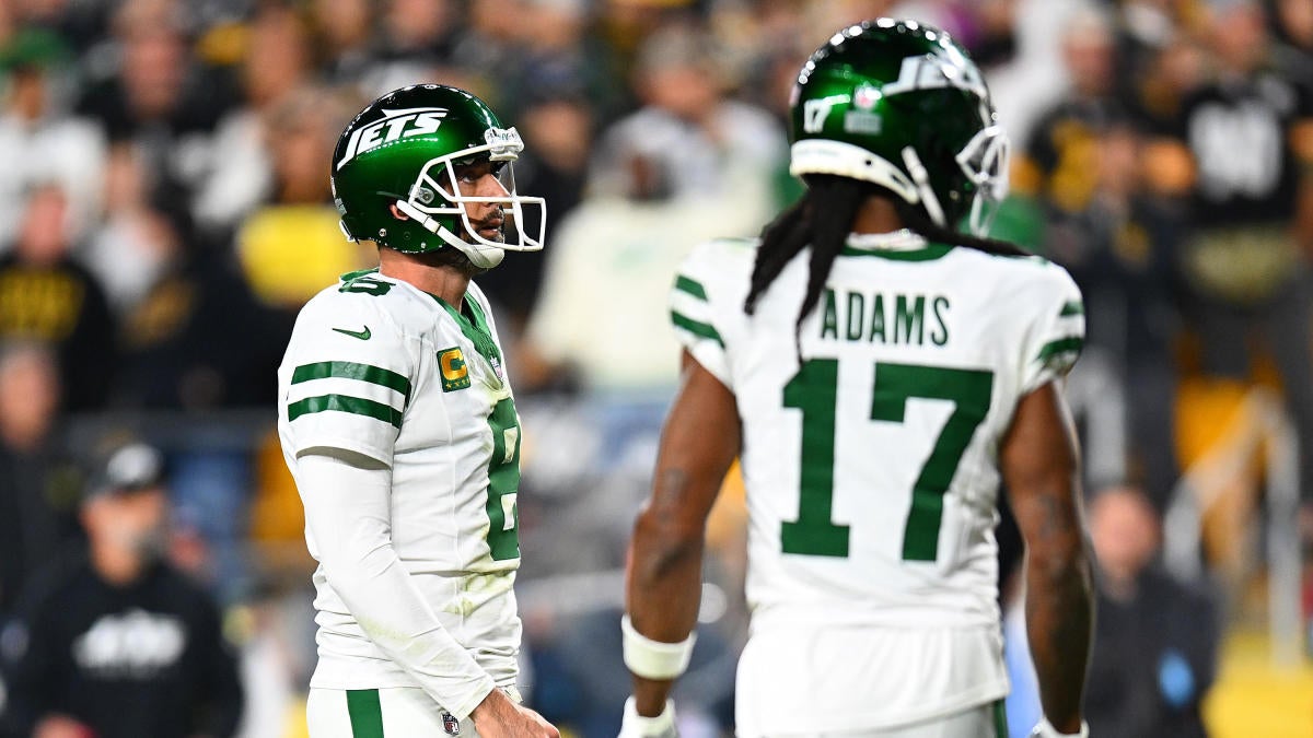 Jets’ Davante Adams reveals Aaron Rodgers’ drive to continue playing football into 2025