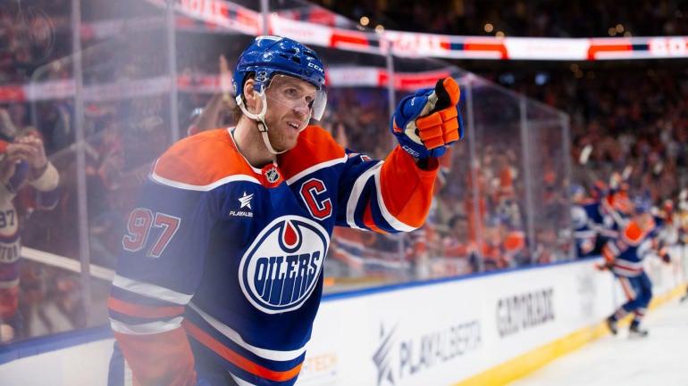 connor-mcdavid-point.jpg