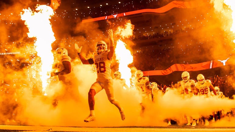 COLLEGE FOOTBALL: JAN 01 CFP Semifinal - Allstate Sugar Bowl - Texas vs Washington