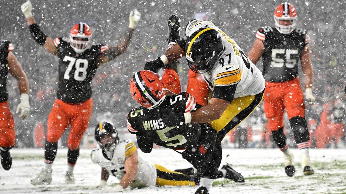 Browns vs. Steelers score, takeaways: Jameis Winston braves the snow, helps Cleveland stun Pittsburgh on ‘TNF’