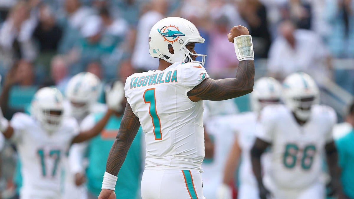 Dolphins vs. Patriots score, takeaways: Tua Tagovailoa tosses four touchdowns, Miami keeps playoff hopes alive