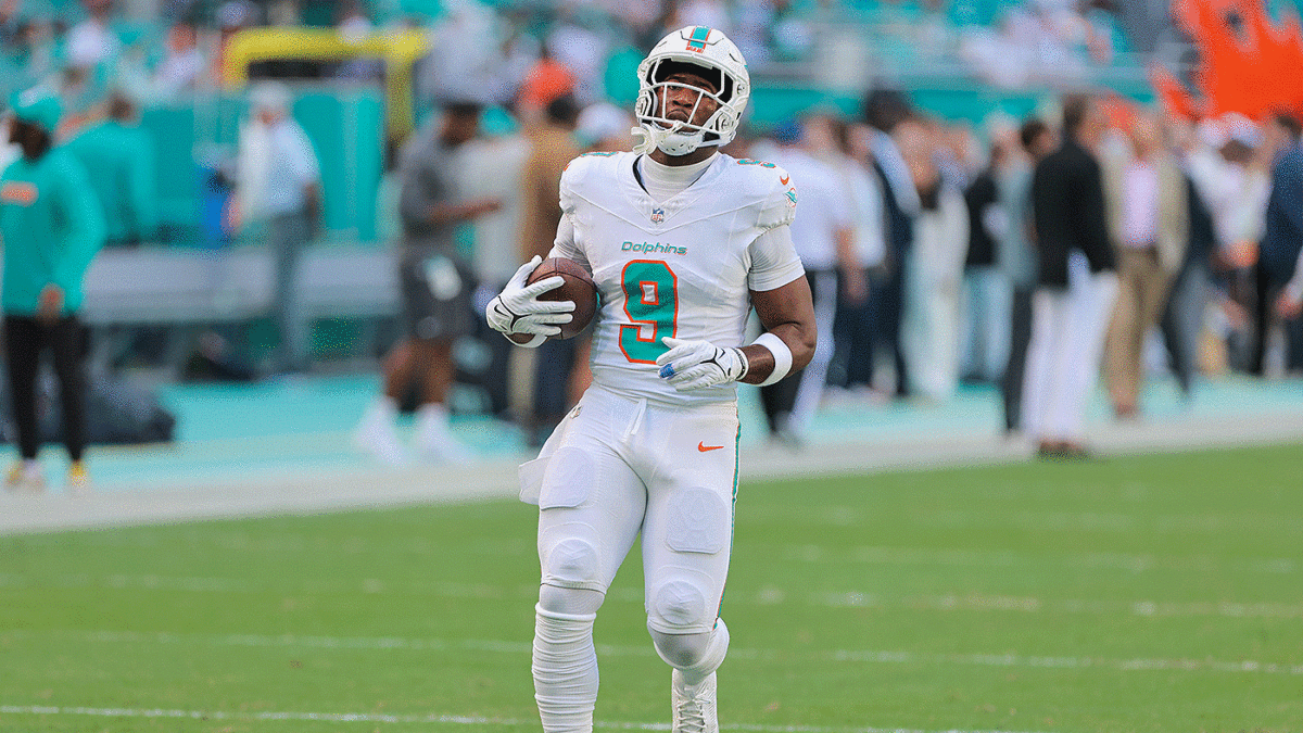 https://sportshub.cbsistatic.com/i/r/2024/11/24/ff92ed52-2d90-4679-a669-8cedbfe54477/thumbnail/1200x675/10ea87fa9dcc95ef3fda8ceecb6f8241/usatsi-24841909-jonnu-smith-dolphins-te-pregame-2024-1400.gif