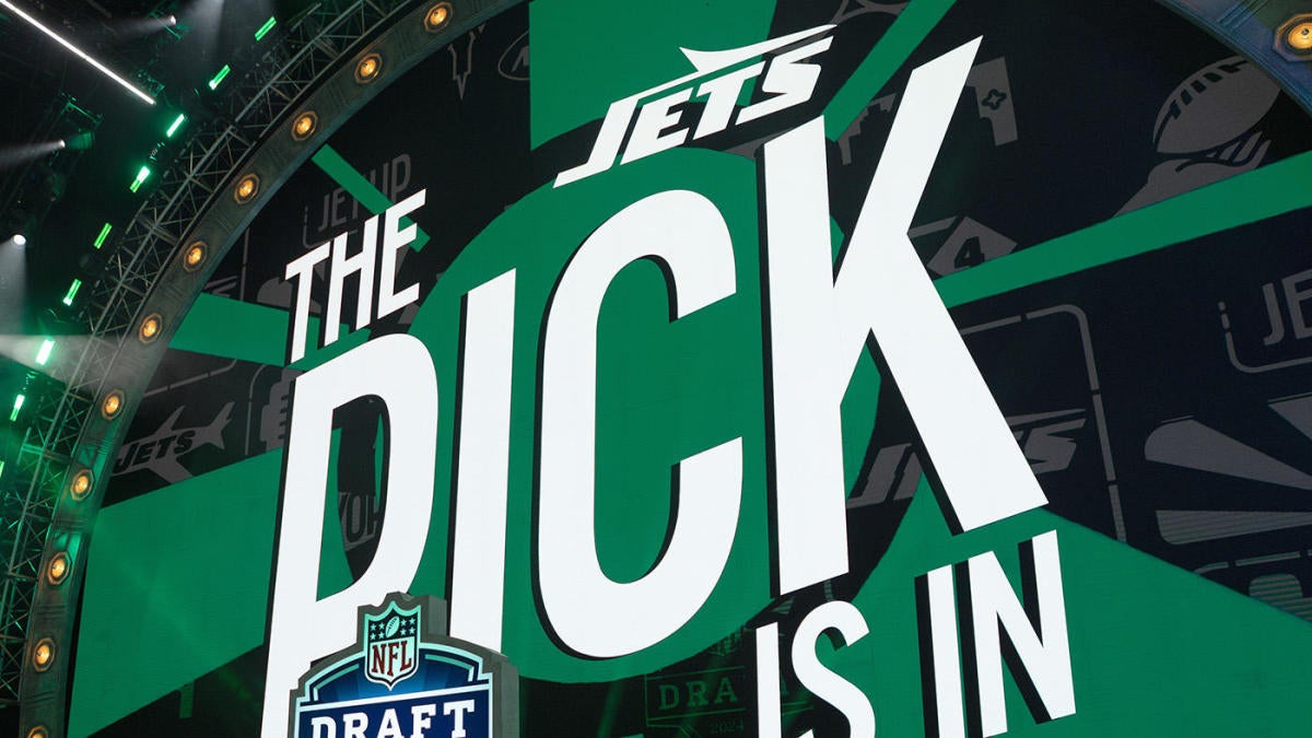 Jets Likely To Draft Quarterback In 2025 Regardless If Aaron Rodgers ...