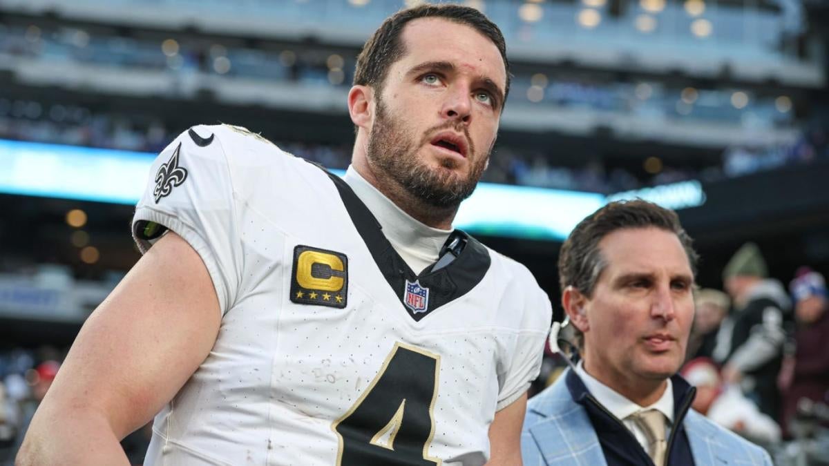 Derek Carr injury update: Saints fear veteran QB fractured hand in win over Giants, per report