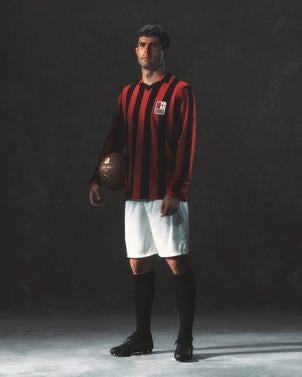 24aw-ts-social-football-ac-milan-125th-anniversary-pulisic-0966-4x5-2160x2700px.jpg