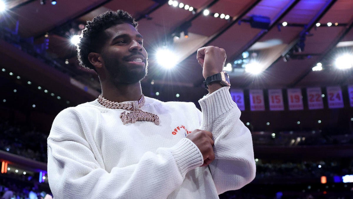 Shedeur Sanders plays catch with Malik Nabers in streets of New York City before Heisman Trophy ceremony