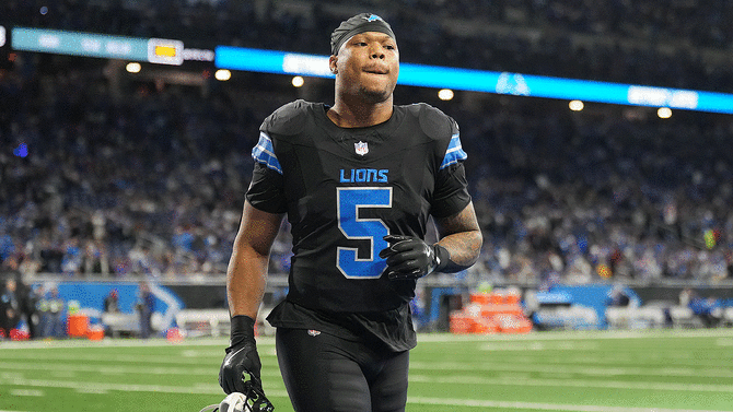 gettyimages-2190117736-david-montgomery-lions-pregame-2024-1400.gif