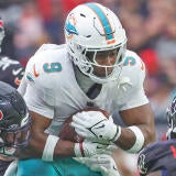 usatsi-jonnu-smith-dolphins.jpg