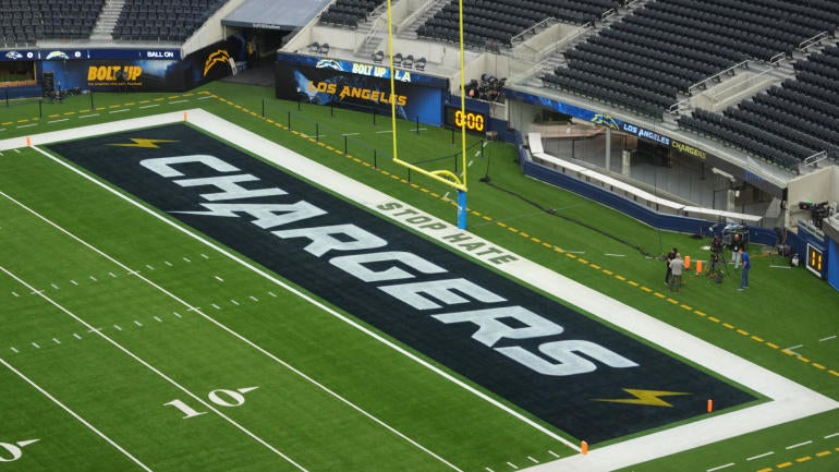 chargerssofi.jpg