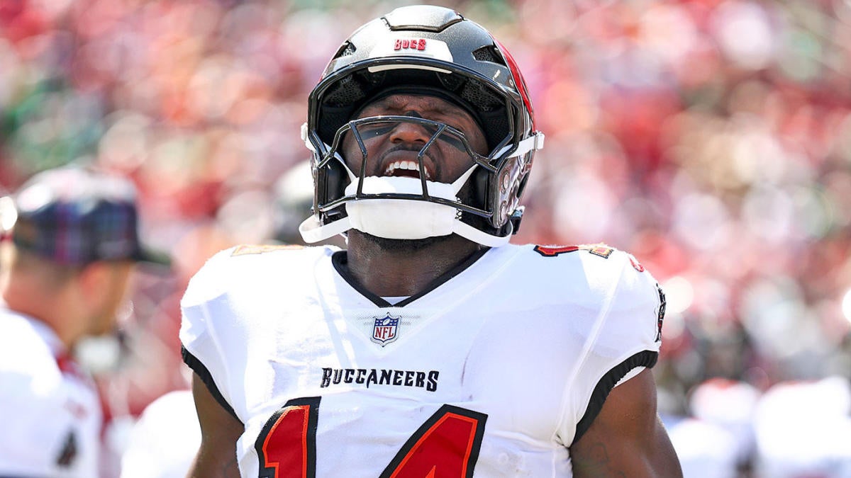 Why Chris Godwin spurned Patriots' million offer, signed for less money with Buccaneers Why Chris Godwin spurned Patriots' million offer, signed for less money with Buccaneers