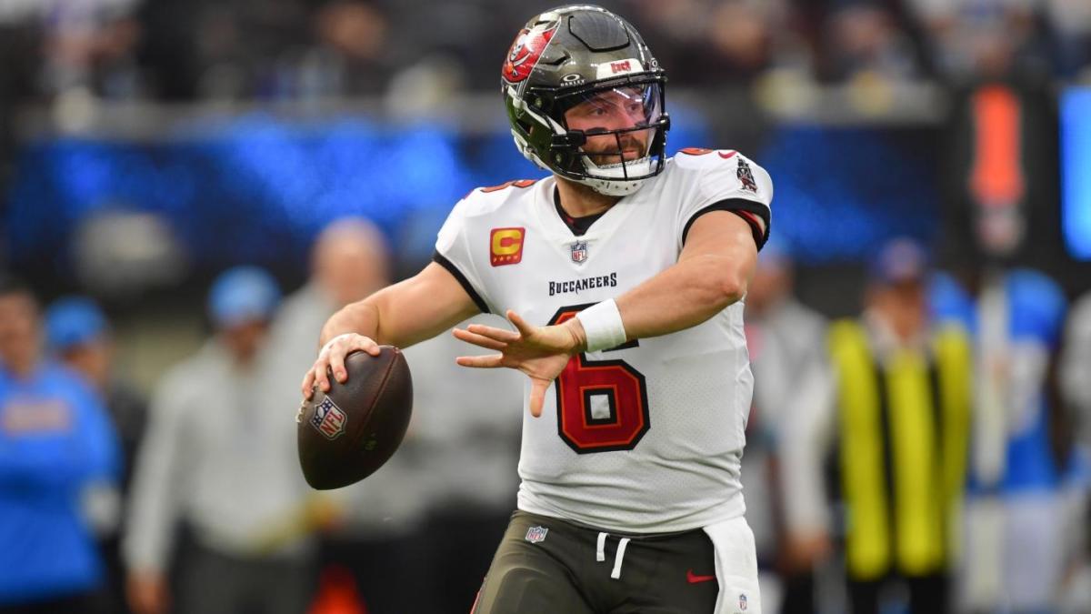 Cowboys vs. Buccaneers NFL props, Sunday Night Football picks, AI prediction: Baker Mayfield over 247.5 yards