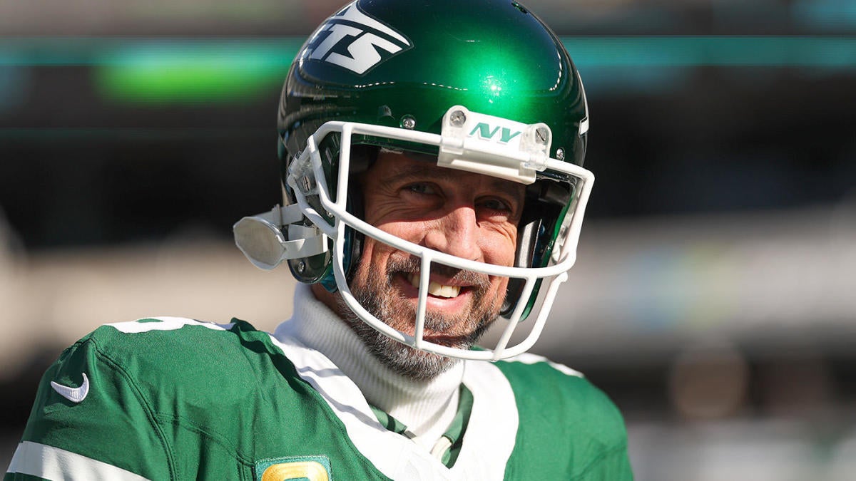 Aaron Rodgers says he’s willing to take pay cut, mentor Jets rookie QB in 2025 if veteran returns to New York