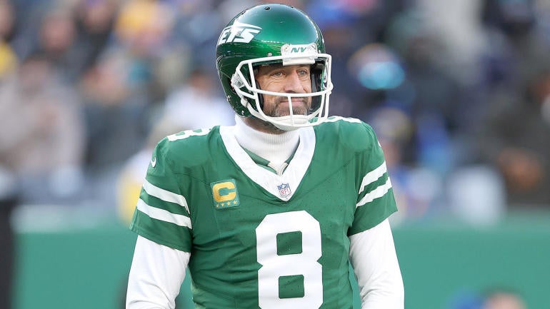 Jets' Aaron Rodgers downplays knee injury, says he's 'going to play' in  Week 17 vs. Bills despite MCL issue - CBSSports.com