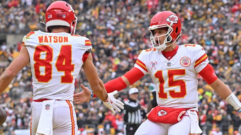 usatsi-justin-watson-patrick-mahomes-chiefs.jpg