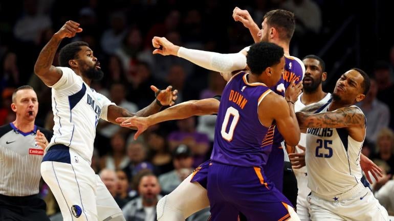 usatsi-mavs-suns-brawl.jpg