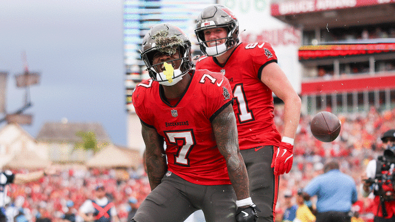 usatsi-25079217-bucky-irving-bucs-rb-long-run-2q-2024-1400.gif